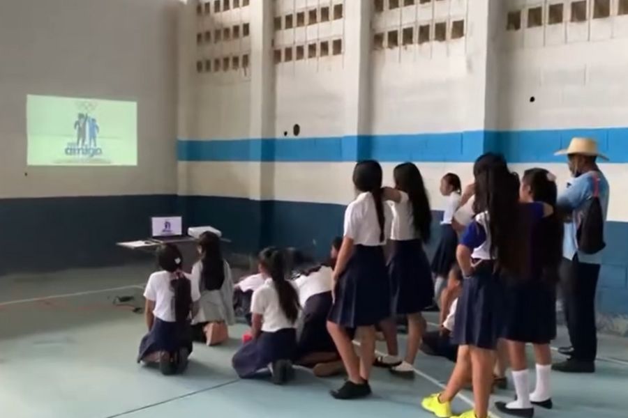 Centros educativos de Livingston participan en el programa “Mi Amigo ...